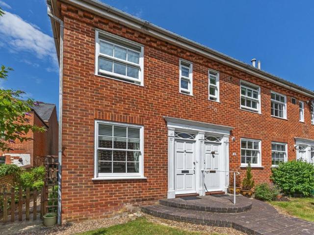 Flat for sale in The Close, Hampshire
