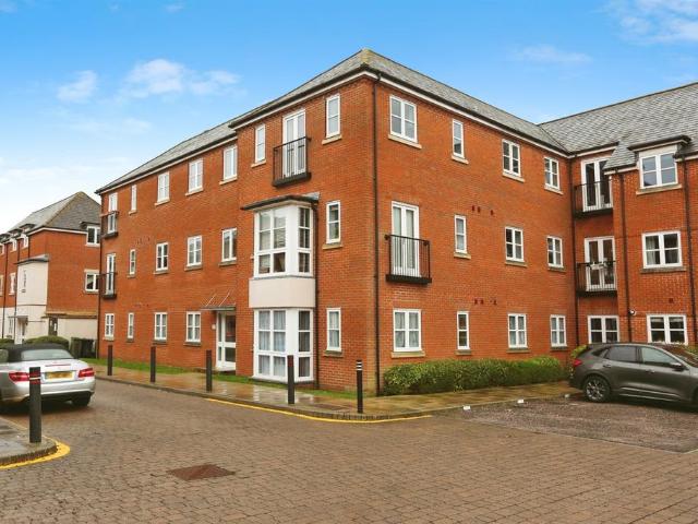 Flat for sale in Hampshire