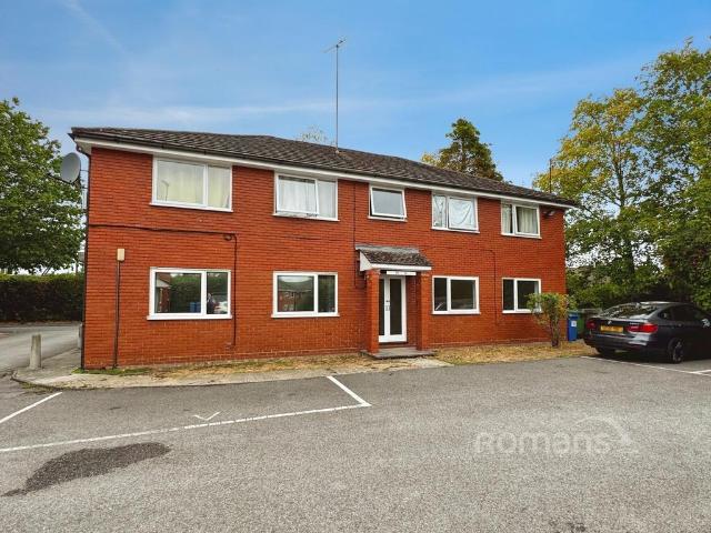 Flat for sale in Little Sandhurst, Sandhurst
