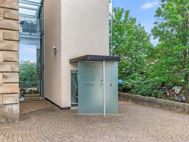 Flat for sale in White Cross, Leeds