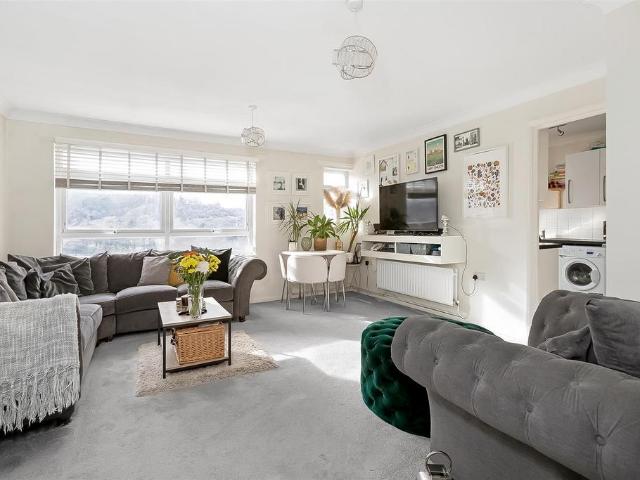 Flat for sale in Hillview, Surrey