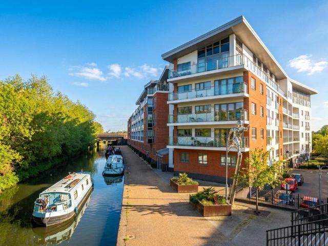 Flat for sale in Wolverton and Greenleys, Old Wolverton