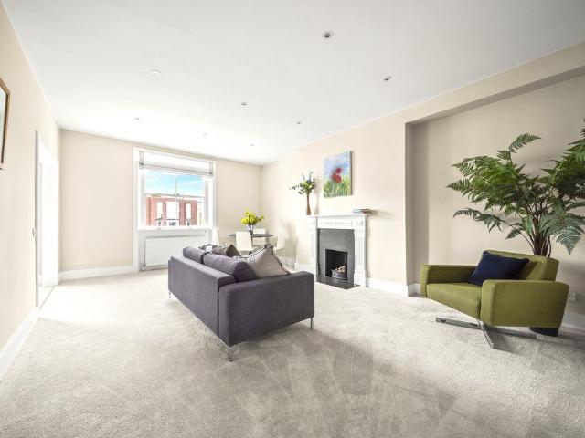 Flat for sale in Gospel Oak, Greater London