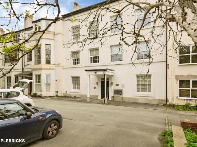 Flat for sale in Calderstones