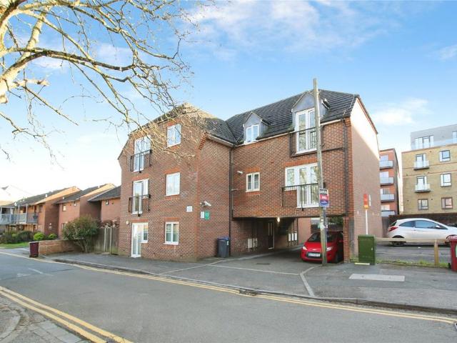 Flat for sale in Newtown, Reading