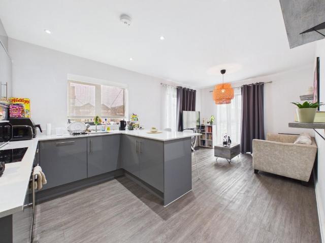 Flat for sale in Gloucester, Gloucestershire
