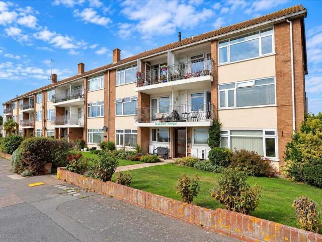Flat for sale in Dale Hill, Essex