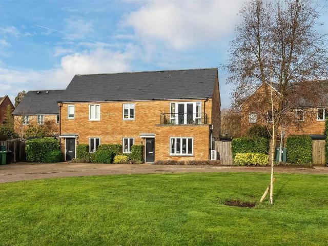 Flat for sale in West Ewell, Epsom
