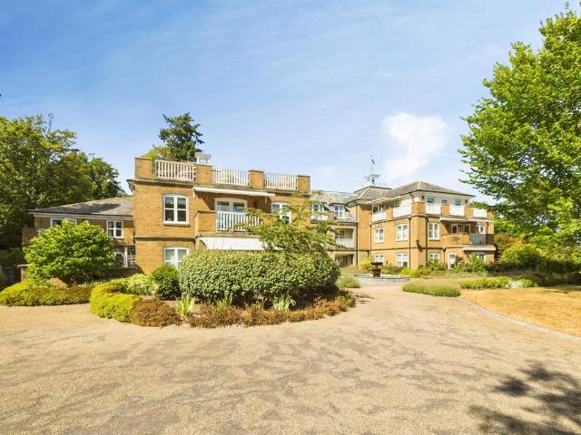 Flat for sale in Perryfields, West Sussex