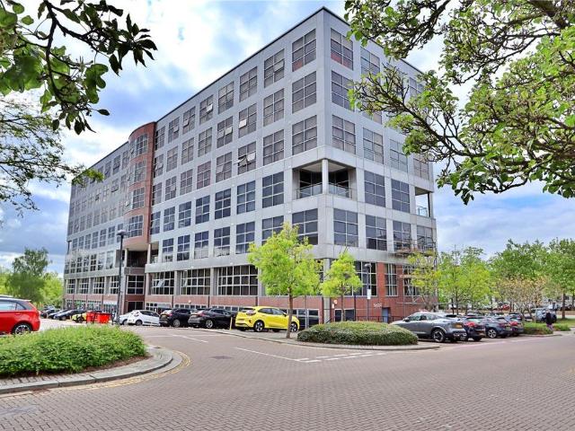 Flat for sale in Milton Keynes
