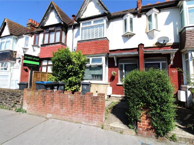 Flat for sale in London Borough of Croydon, Greater London