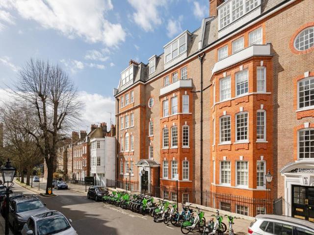 Flat for sale in Belsize Park, Greater London