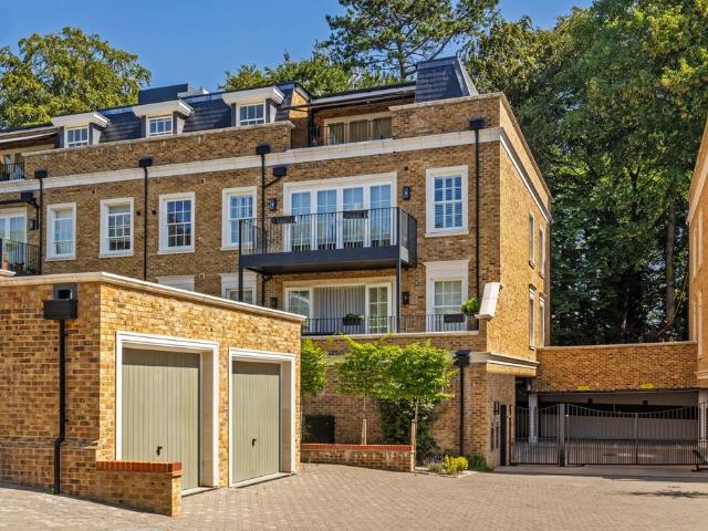 Flat for sale in Weeke, Harestock