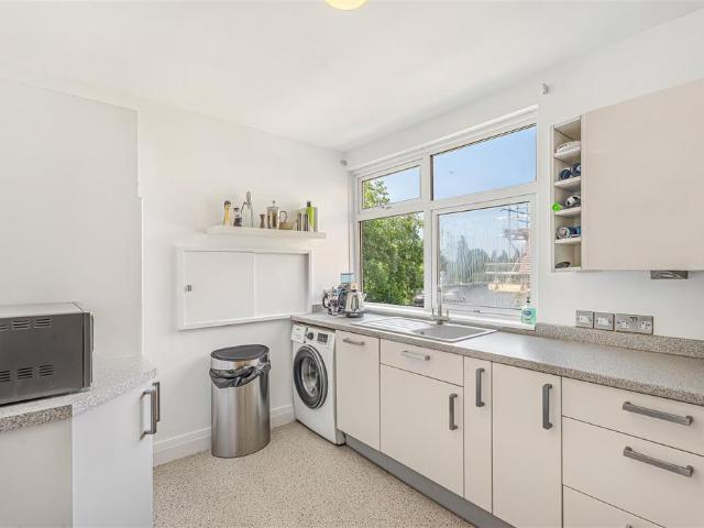 Flat for sale in Norbiton, Greater London