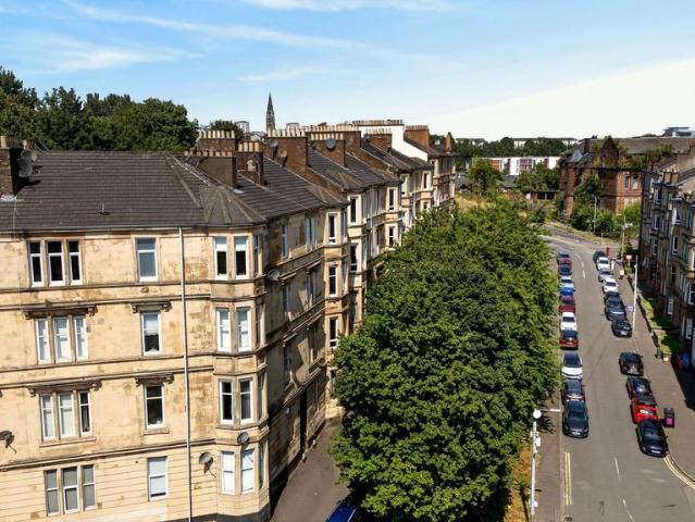 Flat for sale in Garngad, Scotland
