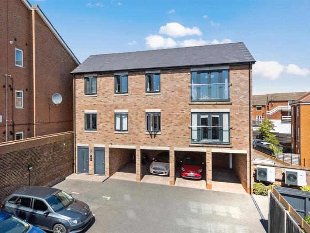 Flat for sale in Bearton, King's Walden