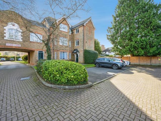 Flat for sale in St Albans, Five Acres