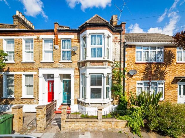 Flat for sale in London Borough of Lewisham, Brockley