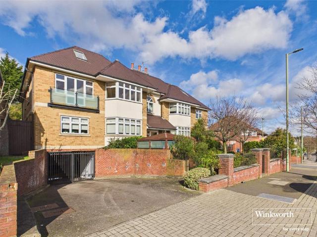 Flat for sale in Hendon, Greater London