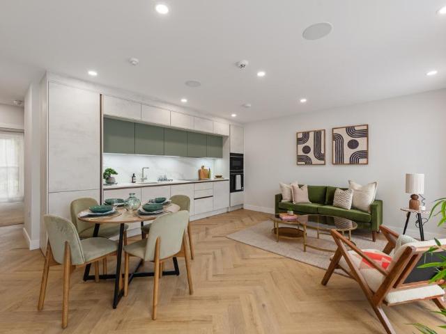 Flat for sale in West Kensington, Greater London