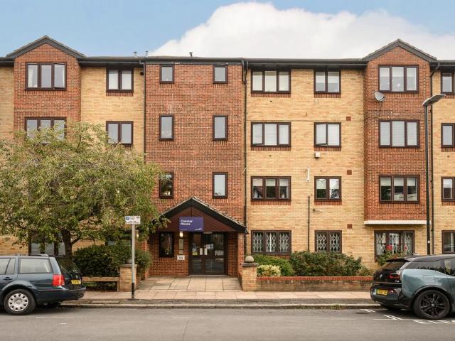 Flat for sale in London Borough of Merton, South Wimbledon