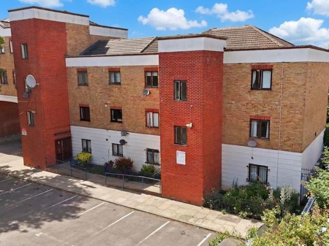 Flat for sale in Old Ford, Bow