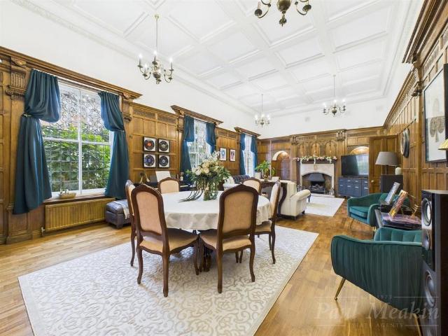 Flat for sale in London Borough of Croydon, Sanderstead