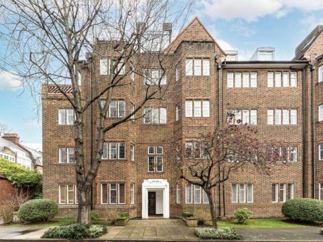 Flat for sale in Belsize Park, Greater London
