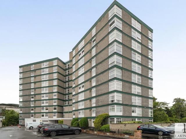 Flat for sale in Denham