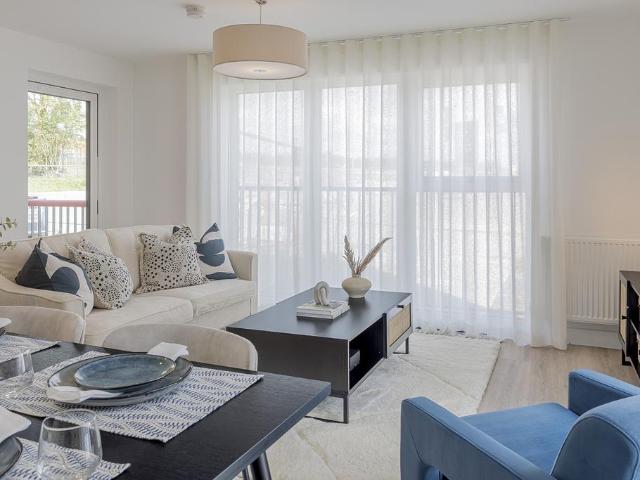 Flat for sale in Carpenders Park, Three Rivers
