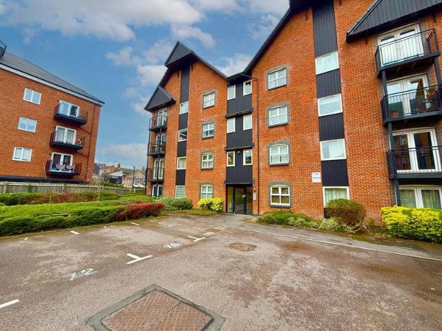 Flat for sale in Leighton-Linslade, Linslade