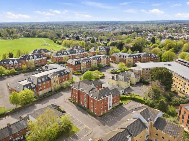Flat for sale in St Albans, Five Acres