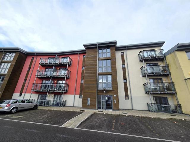 Flat for sale in SA1 Swansea Waterfront, Nangreaves