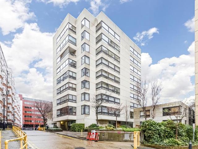 Flat for sale in Kensington, Greater London