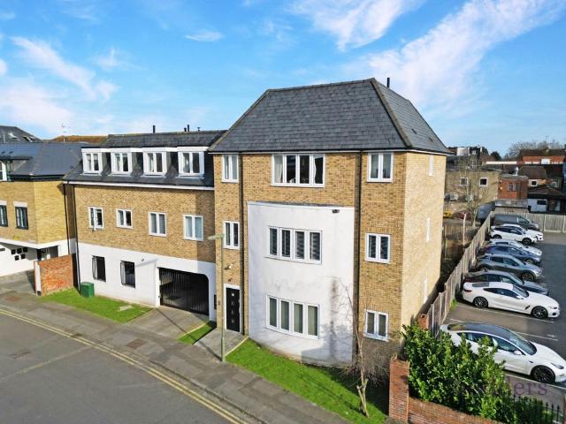 Flat for sale in Row Town, Surrey