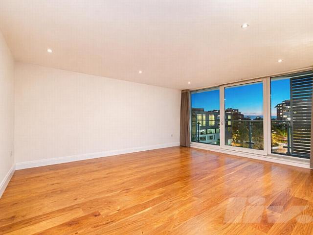 Flat for sale in Belsize Park, Greater London