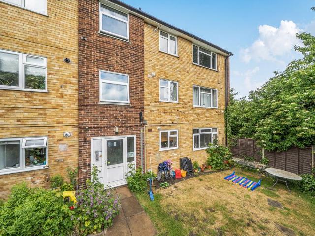 Flat for sale in Upper Belvedere, Greater London