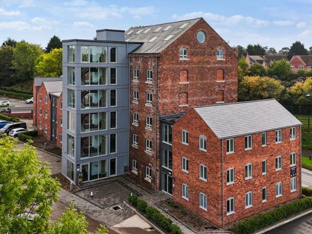 Flat for sale in Dines Green, Worcestershire
