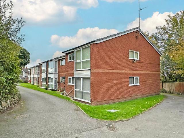 Flat for sale in Goldthorn Hill, West Midlands