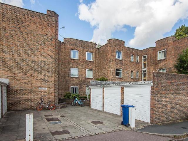 Flat for sale in Arbury, Cambridgeshire