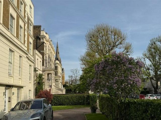 Flat for sale in Maida Vale, Greater London