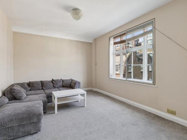Flat for sale in Mayfair, Greater London
