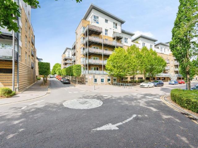 Flat for sale in Holywell Estate, North Watford