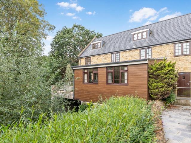 Flat for sale in Yeovil, Somerset