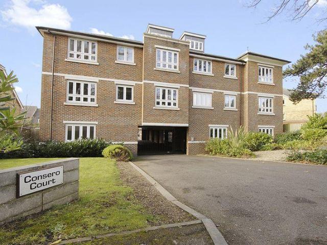 Flat for sale in Elmbridge, Surrey