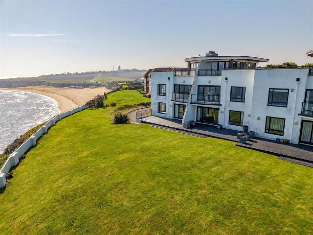 Flat for sale in Acol, Kent