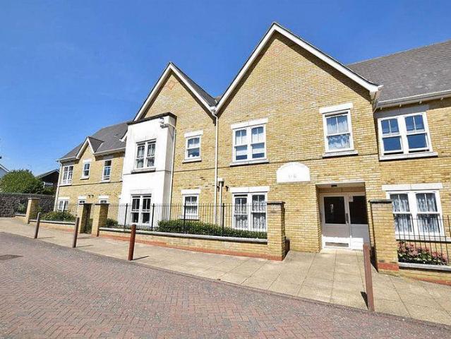Flat for sale in Midway, Kent