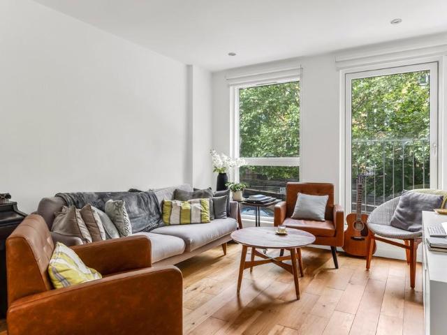 Flat for sale in Saint Pancras, Greater London