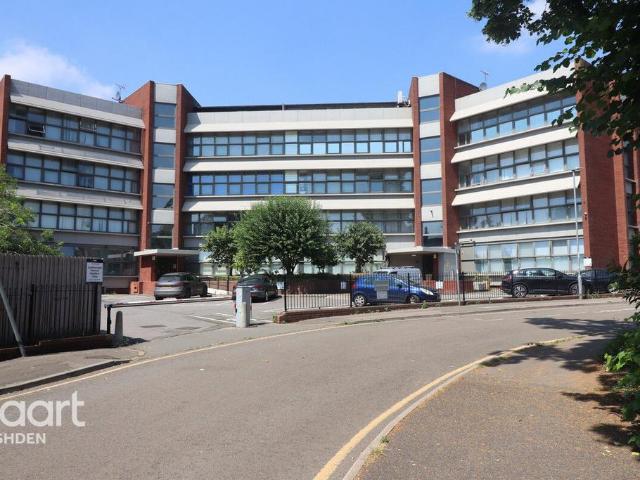 Flat for sale in Burrow's Bush, Wellingborough