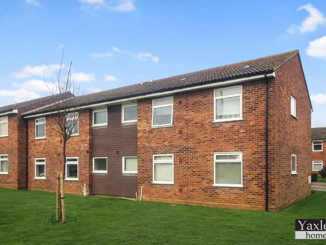 Flat for sale in Chipping Hill, Essex